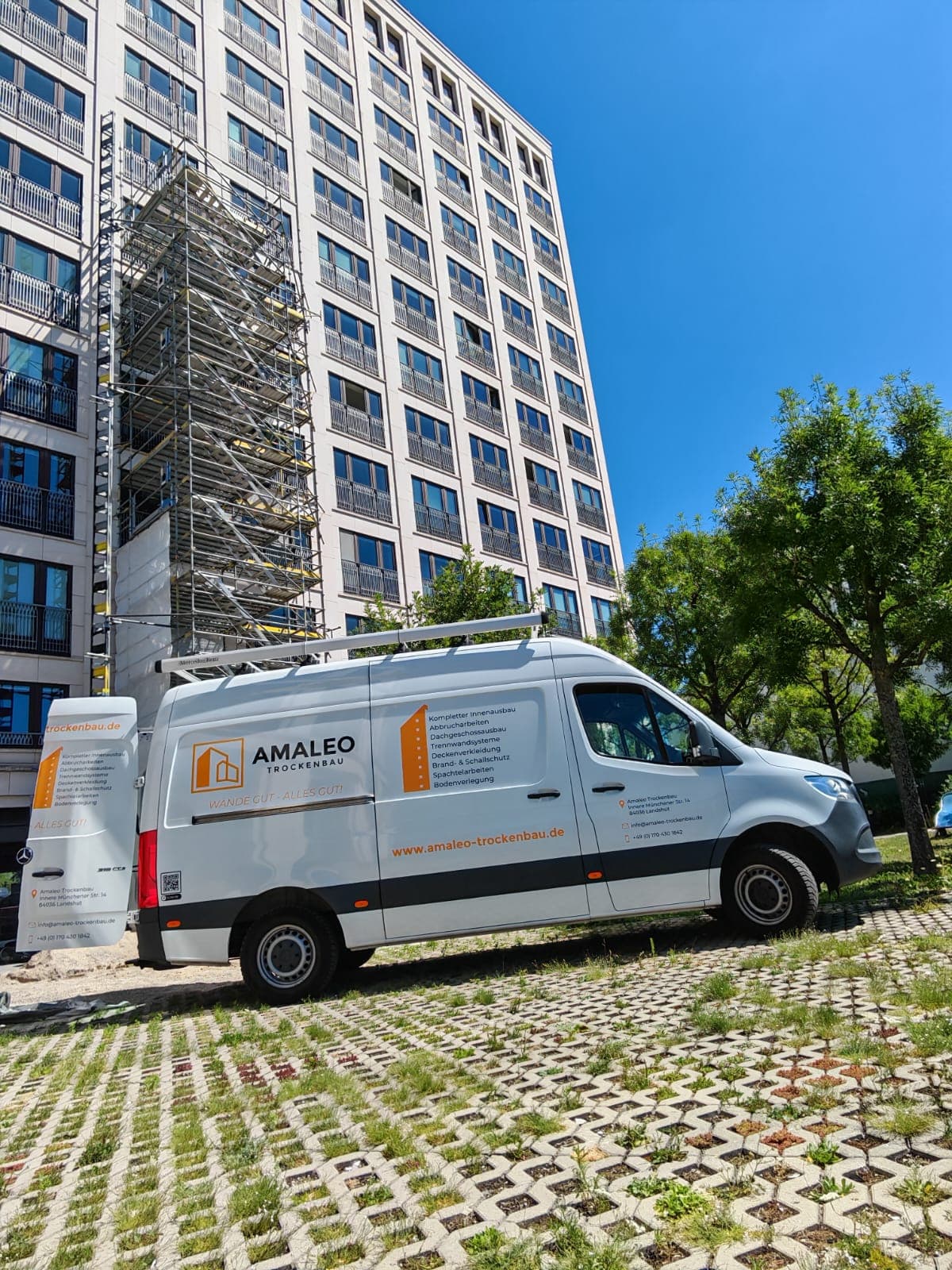 Amaleo Trockenbau Einsatzfahrzeug und Team Landshut